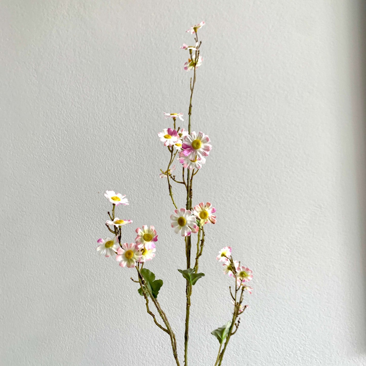 Zijden bloementak Bee Daisy