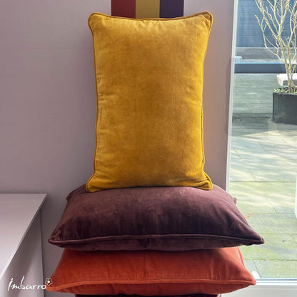 Oker velvet sierkussen - 40x60 cm