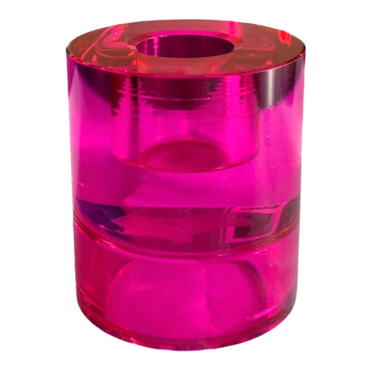Glazen kandelaar van kristalglas in fuchsia roze